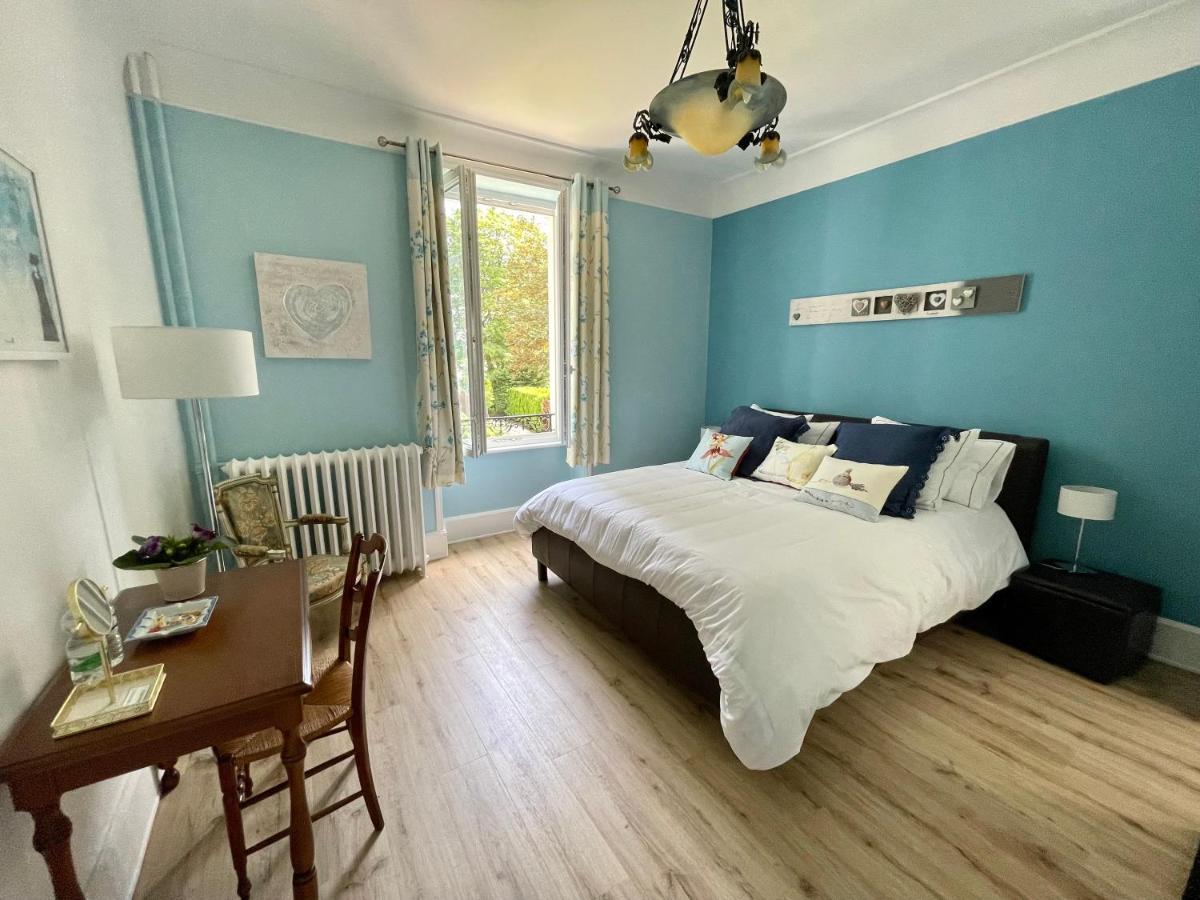 La Maison Bleue « La Charade » Тон-ле-Вуж Екстериор снимка