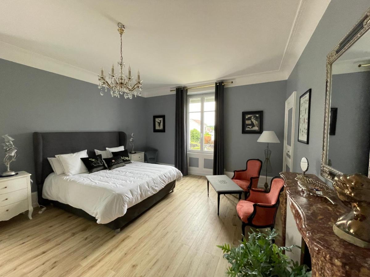 La Maison Bleue « La Charade » Тон-ле-Вуж Екстериор снимка